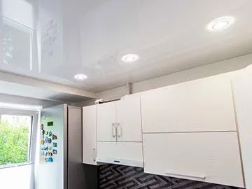 Белый потолок на кухню, 6 м2